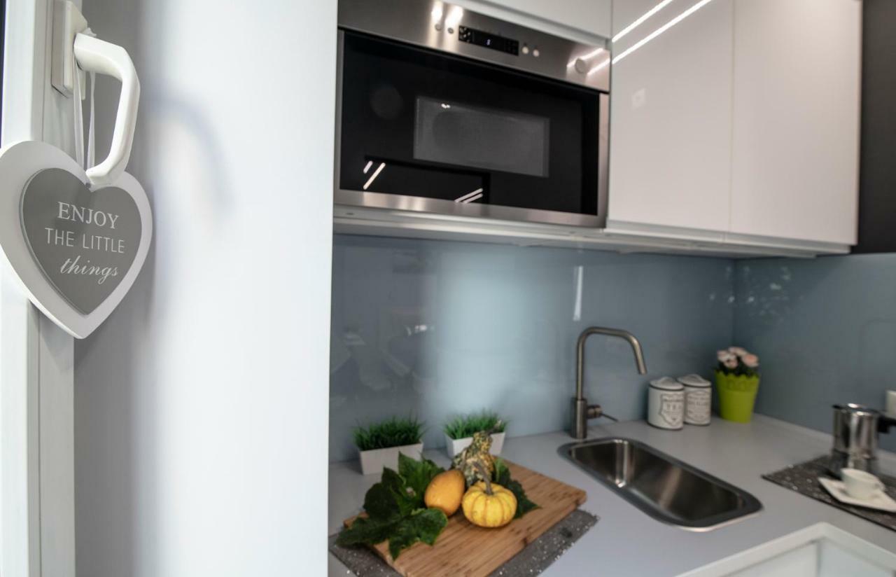 Wlr Apartments - Hoza I วอร์ซอ ภายนอก รูปภาพ